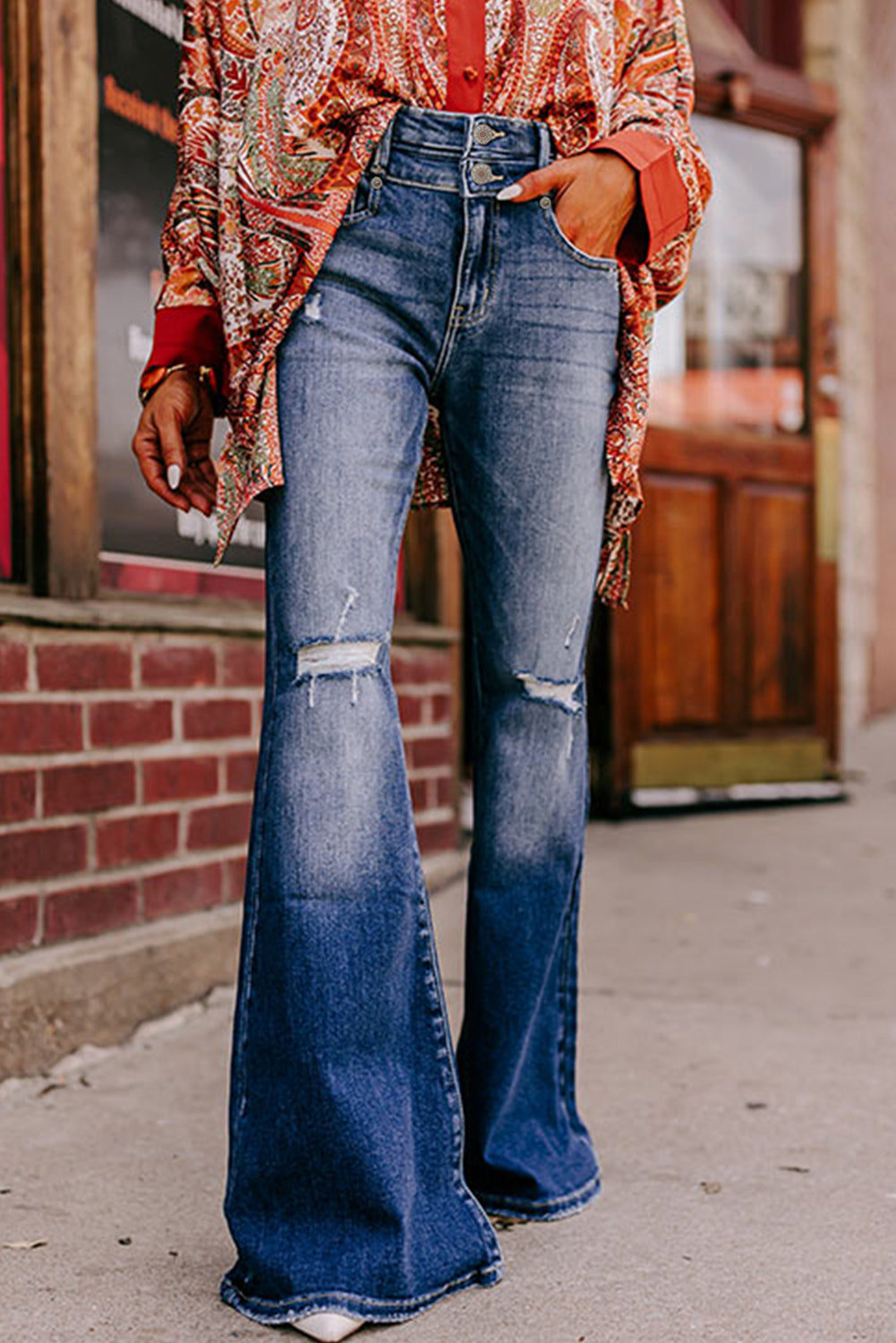DARK DISTRESSED FLARE JEANS | TRAILER